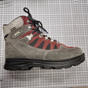Resoling hiking boots